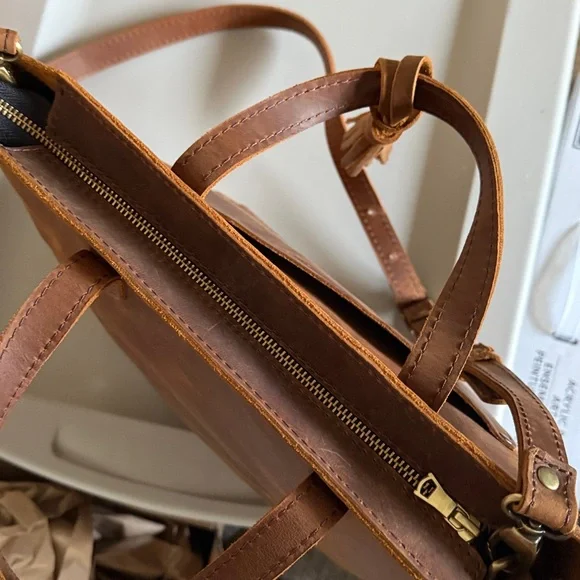 Canyon Medium Zip Crossbody w/ Tassel